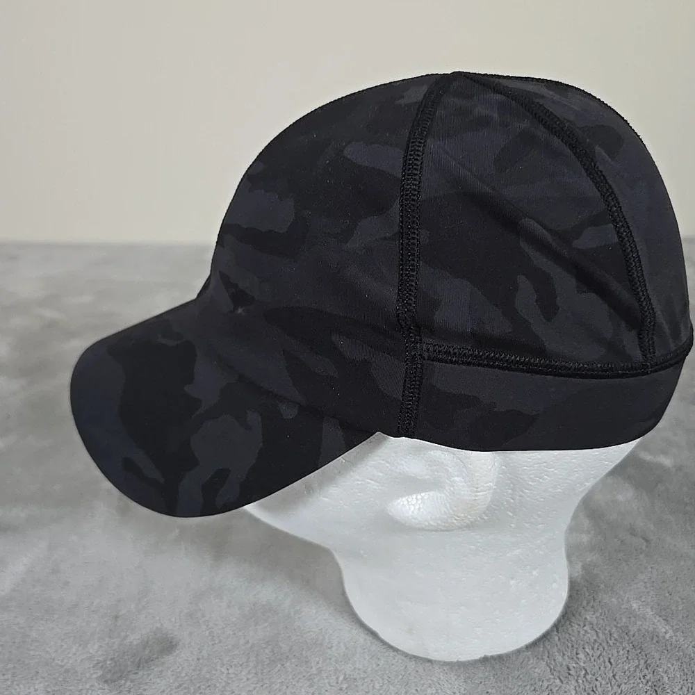 Lululemon Hat Women Small Camo Deep Coal Fast Free Run Athleisure Running Sports